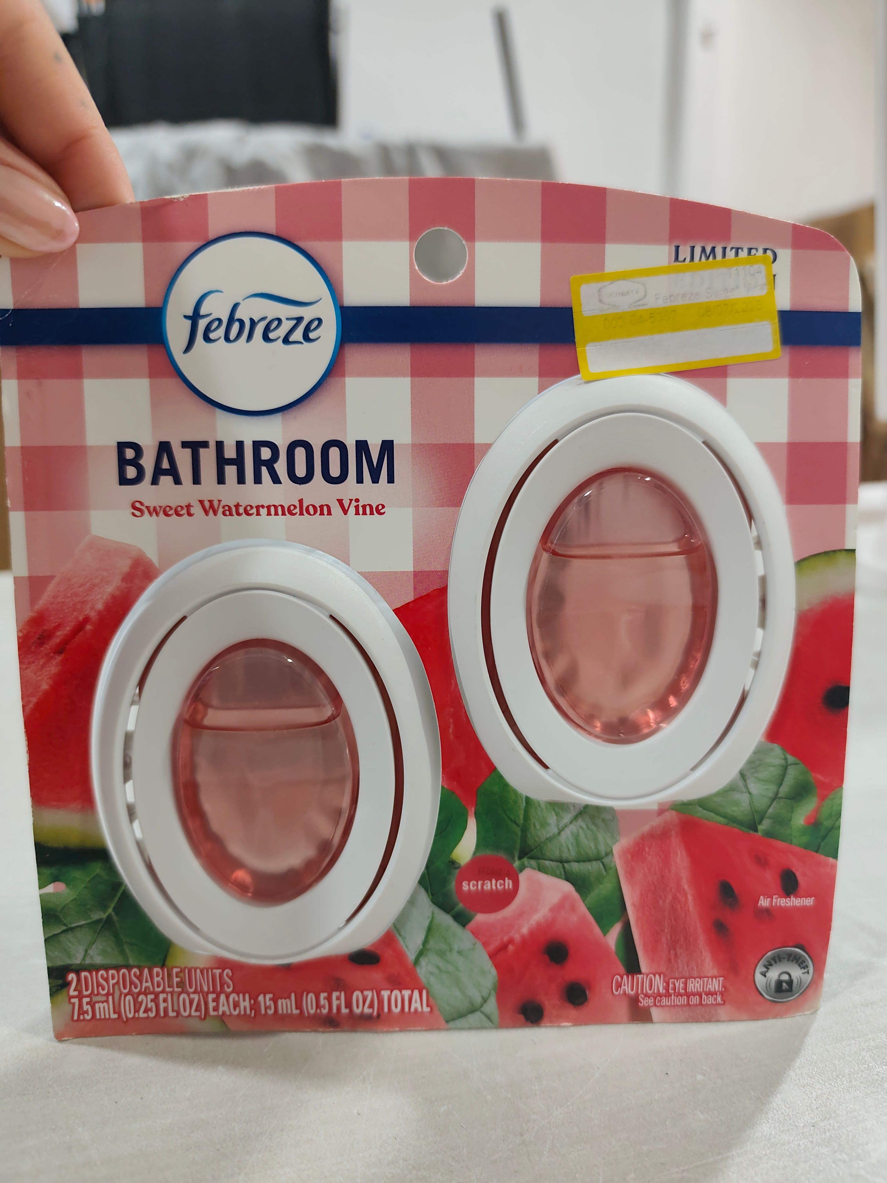 Ambientador Febreze para espacios pequeños con aroma a sandía dulce