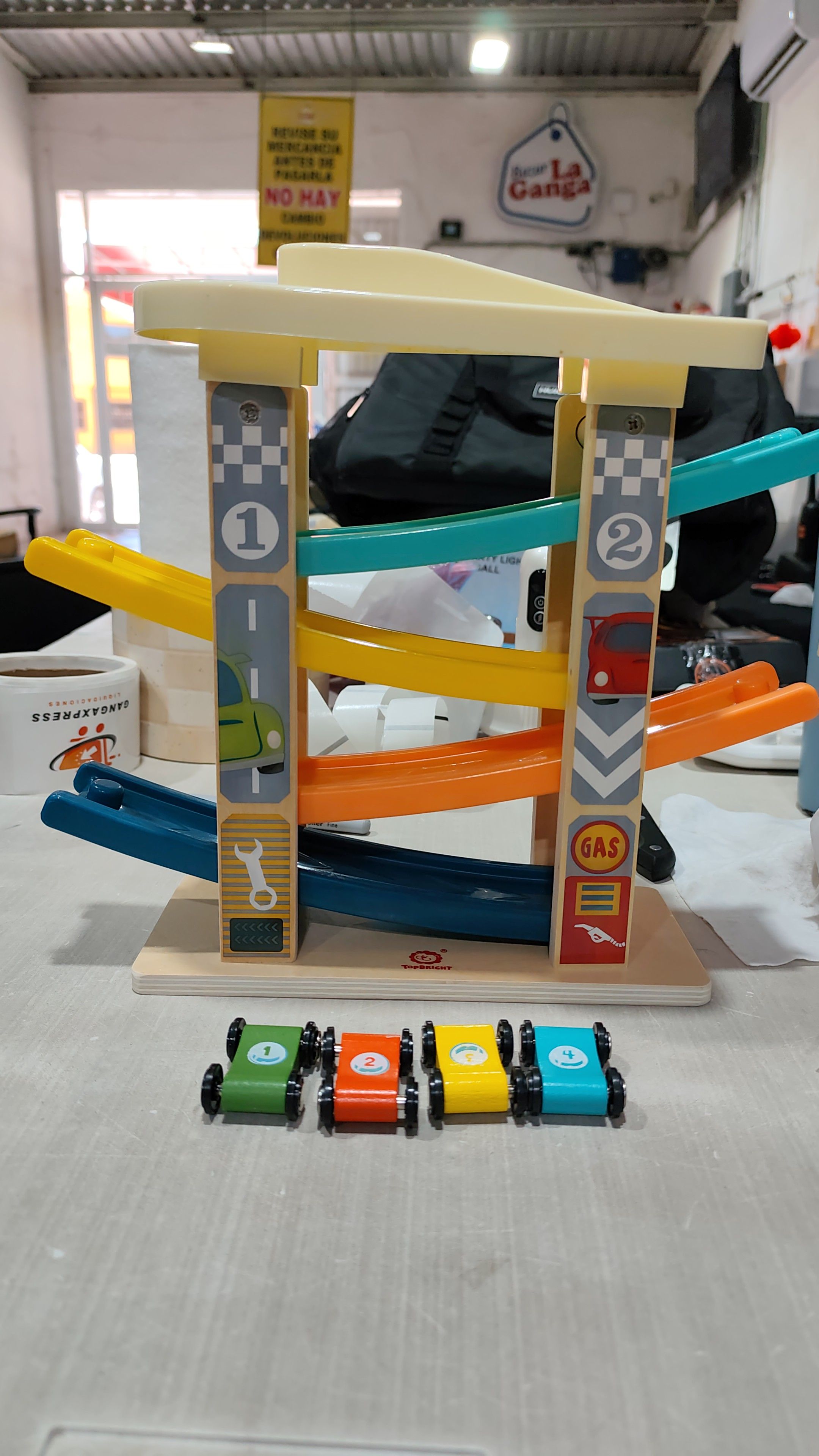 - Rampa de madera para coche para niños