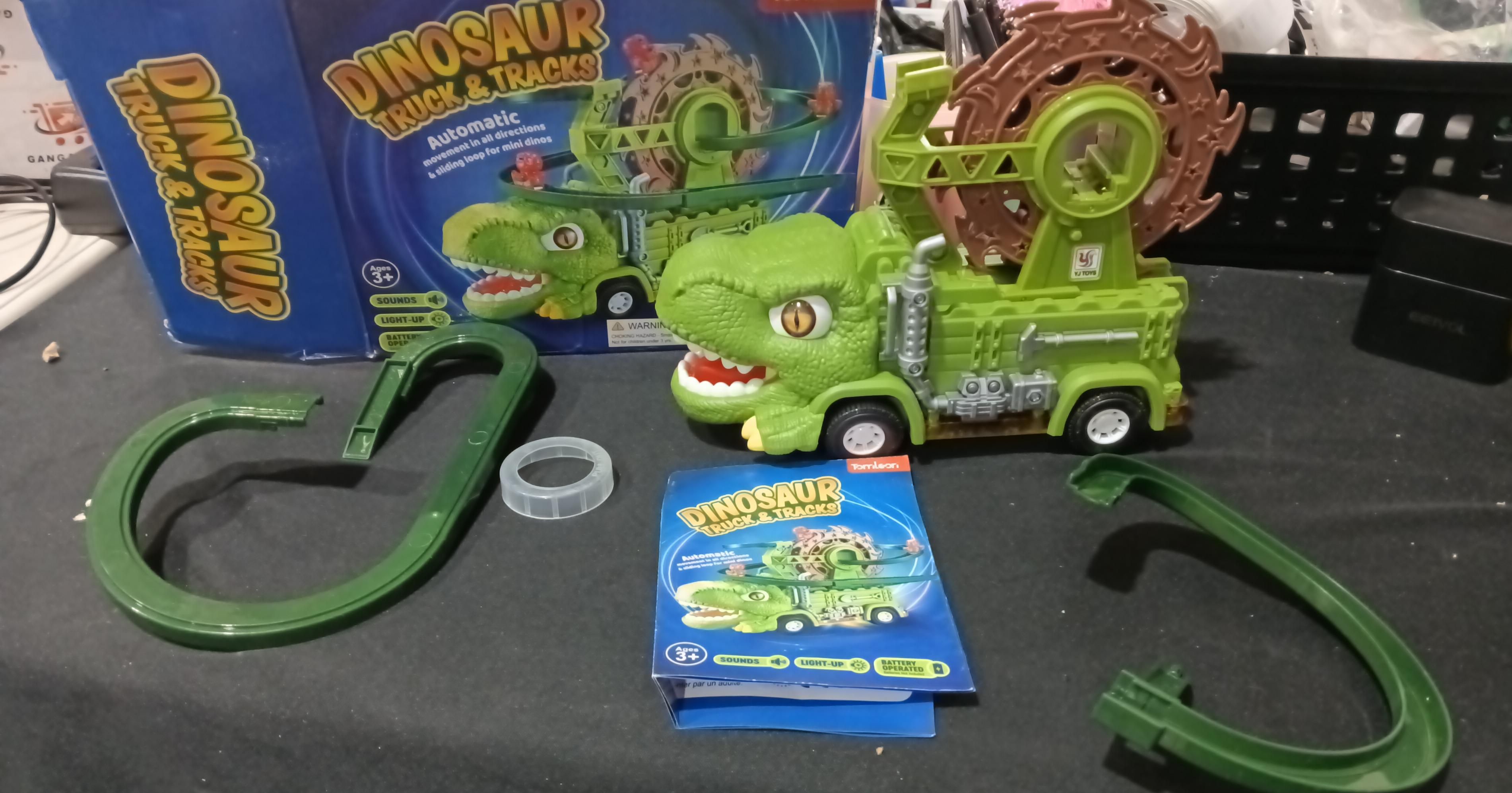 Camión de dinosaurio