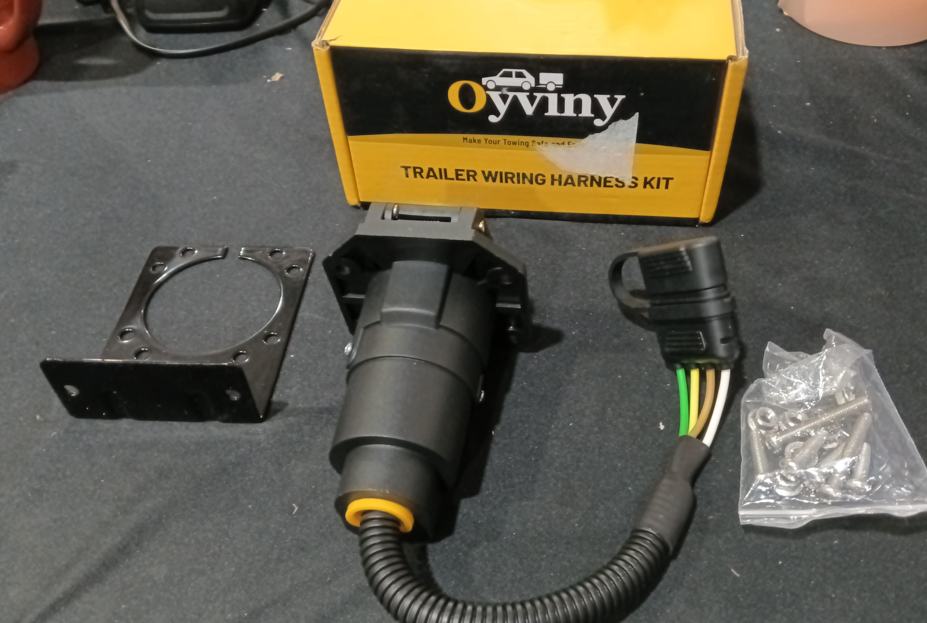 Adaptador de remolque de hoja redonda de 4 pines a 7 vías con soporte de montaje