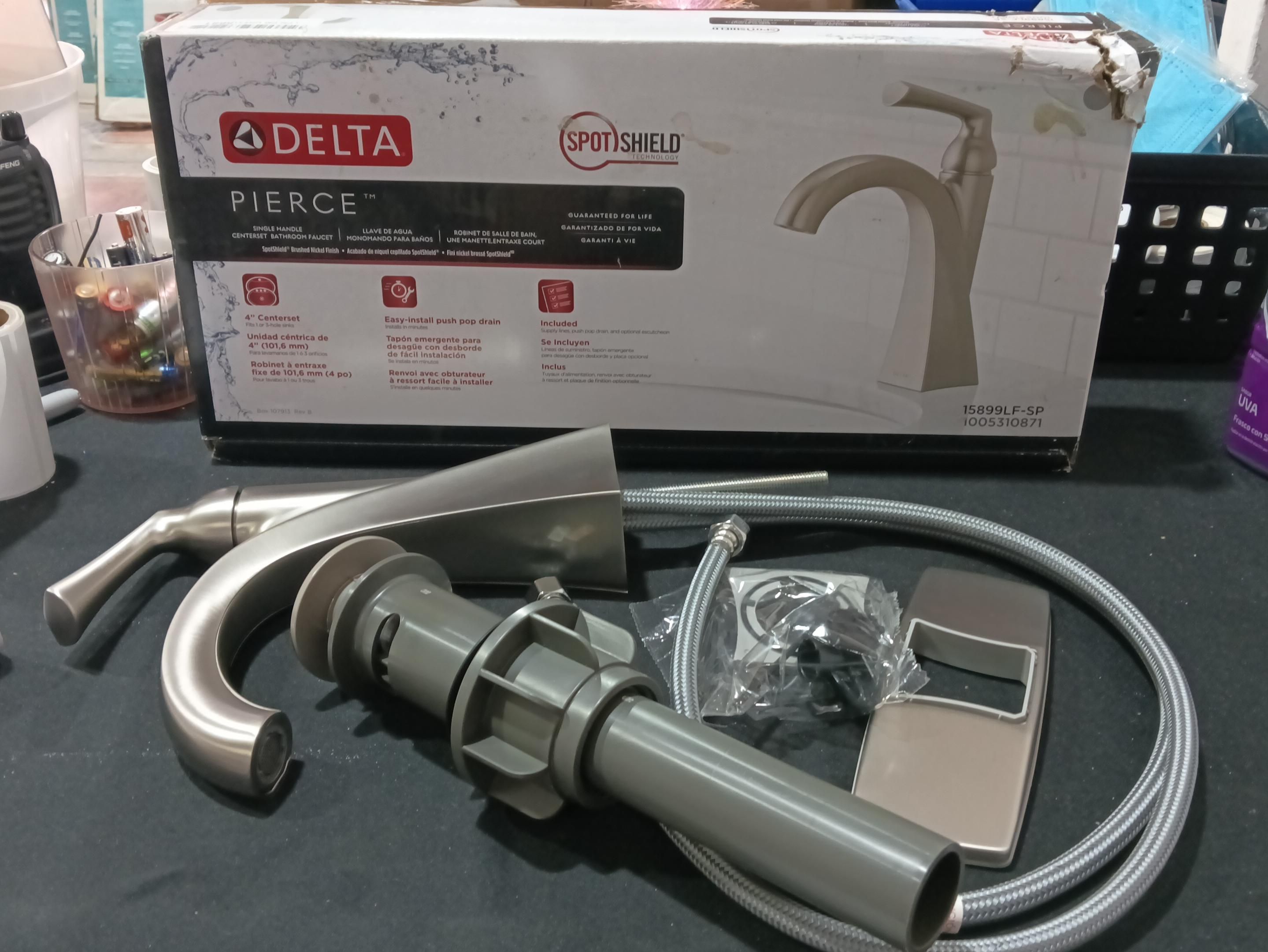 Llave de combinación de una manija en niquelado cepillado SpotShield