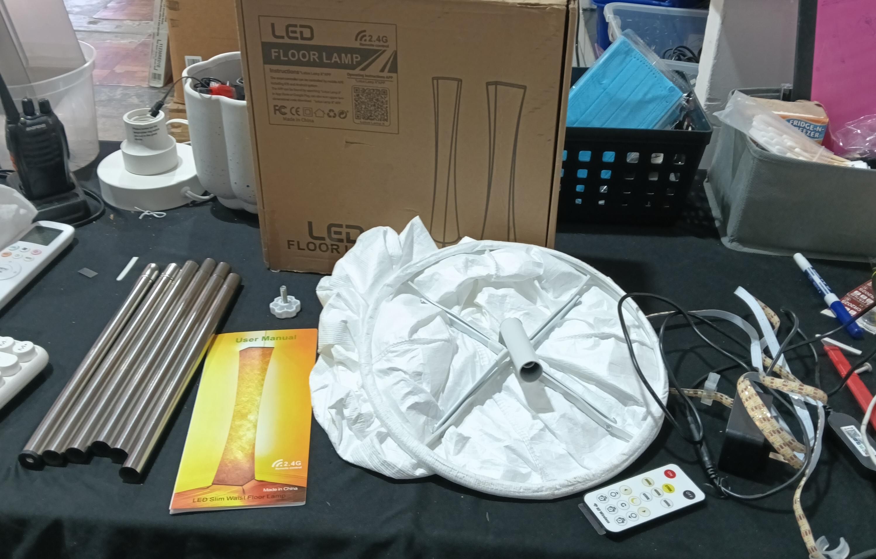 Lámpara de pie regulable de 61 pulgadas de alto