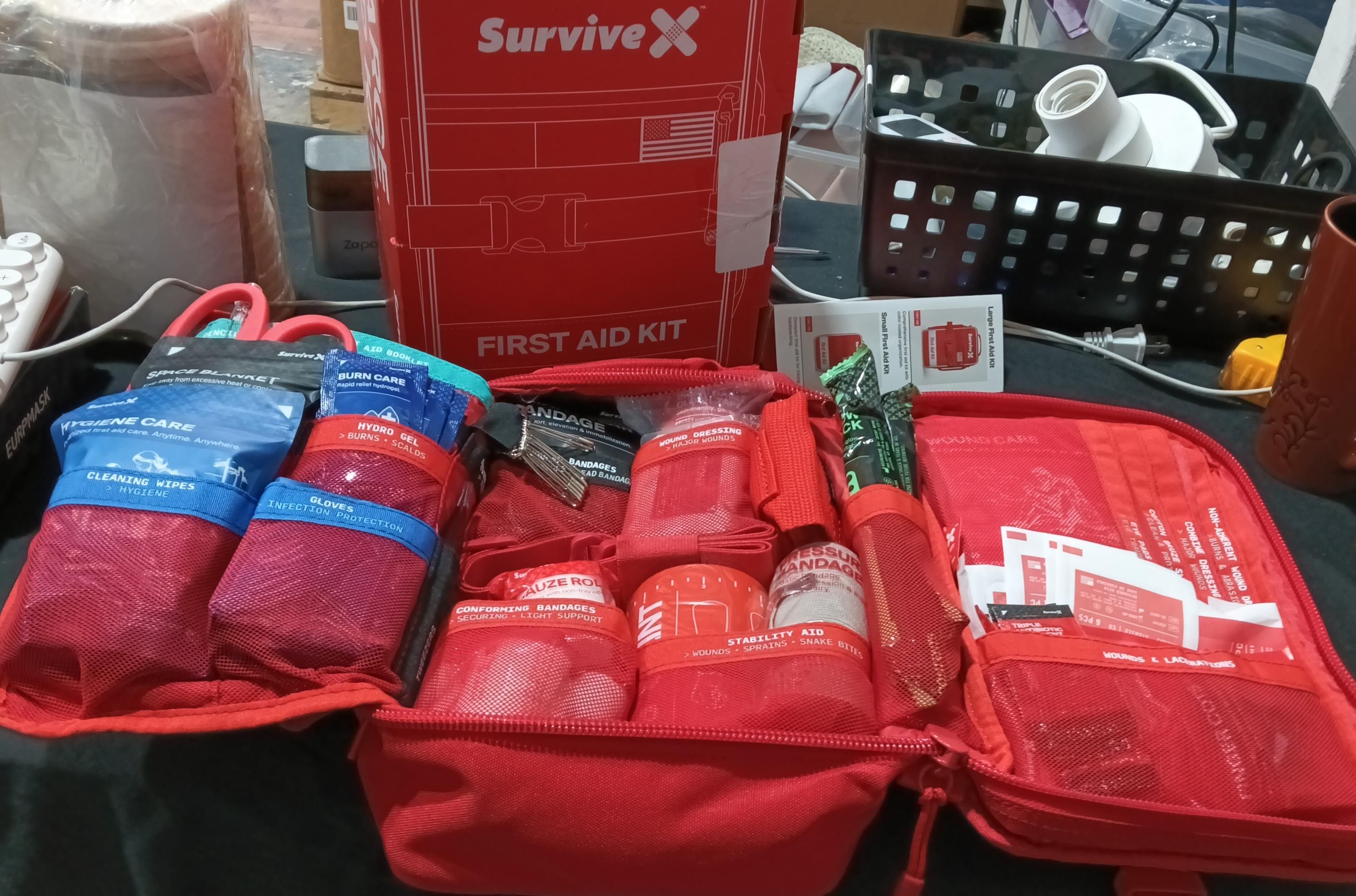 SurviveX Botiquín de primeros auxilios grande para coche