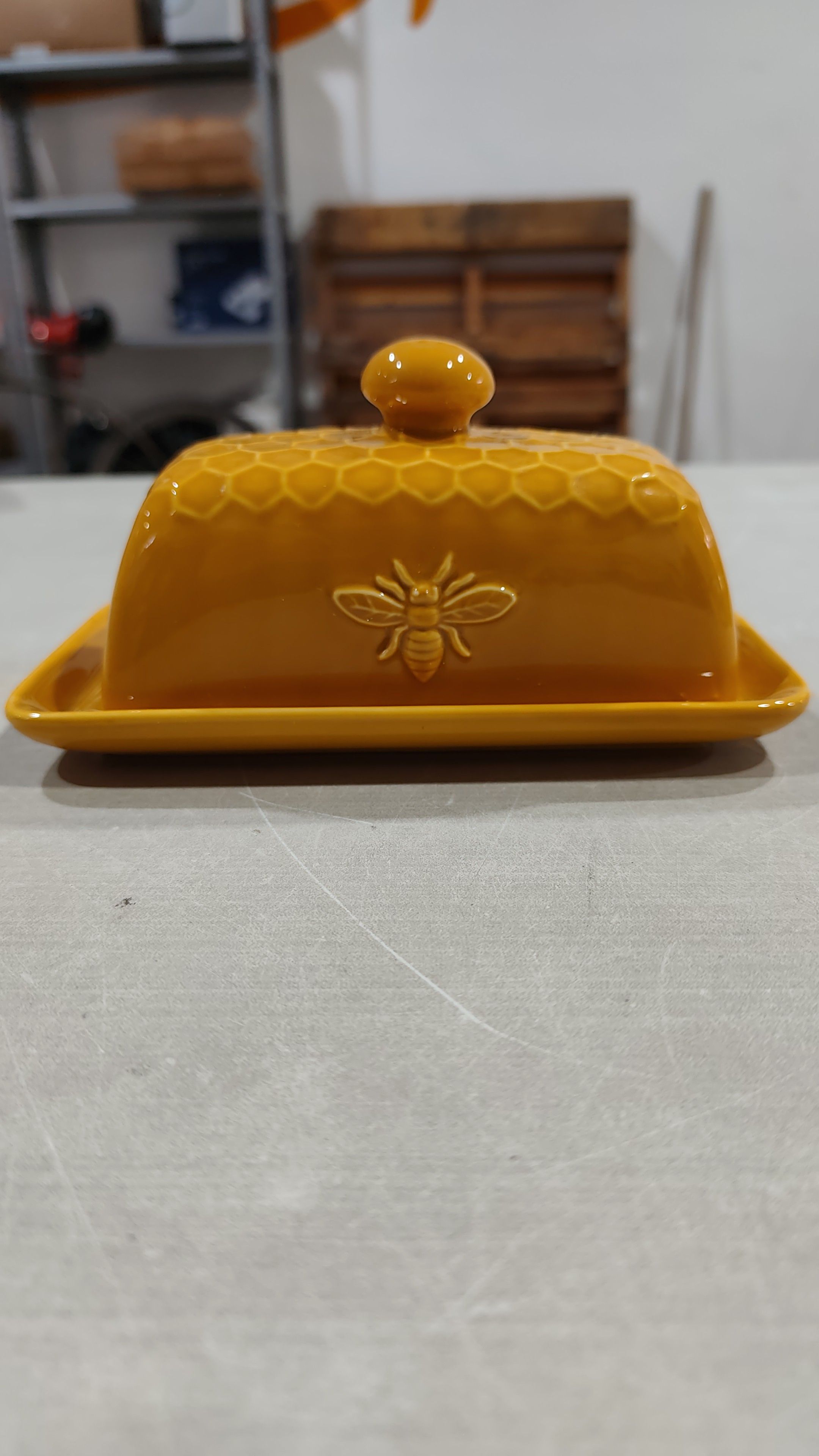  Bicuzat  Mantequilla de cerámica con tapa