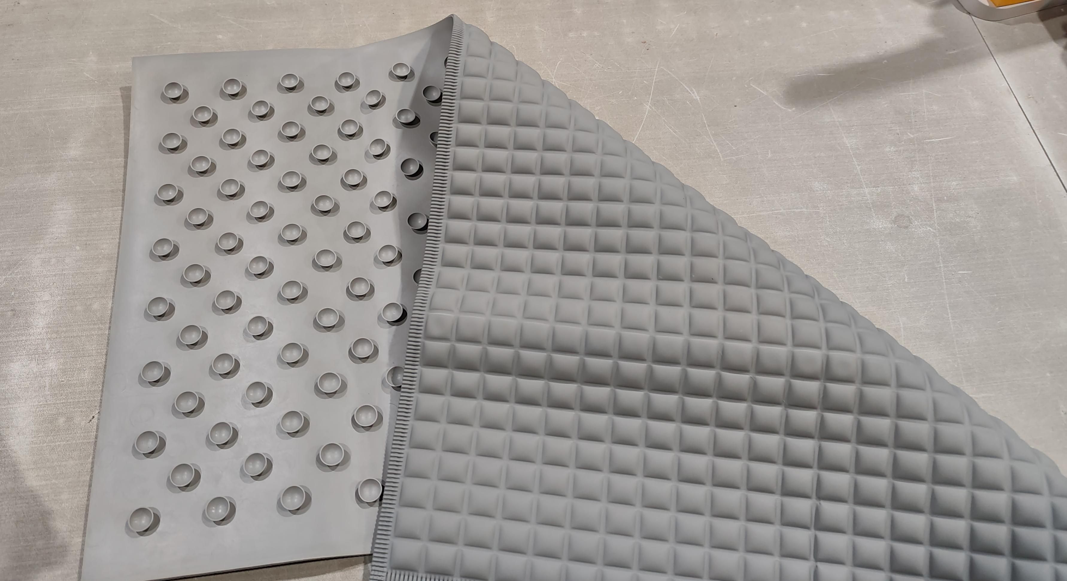 Alfombrilla de baño SlipX Solutions Gray Pillow