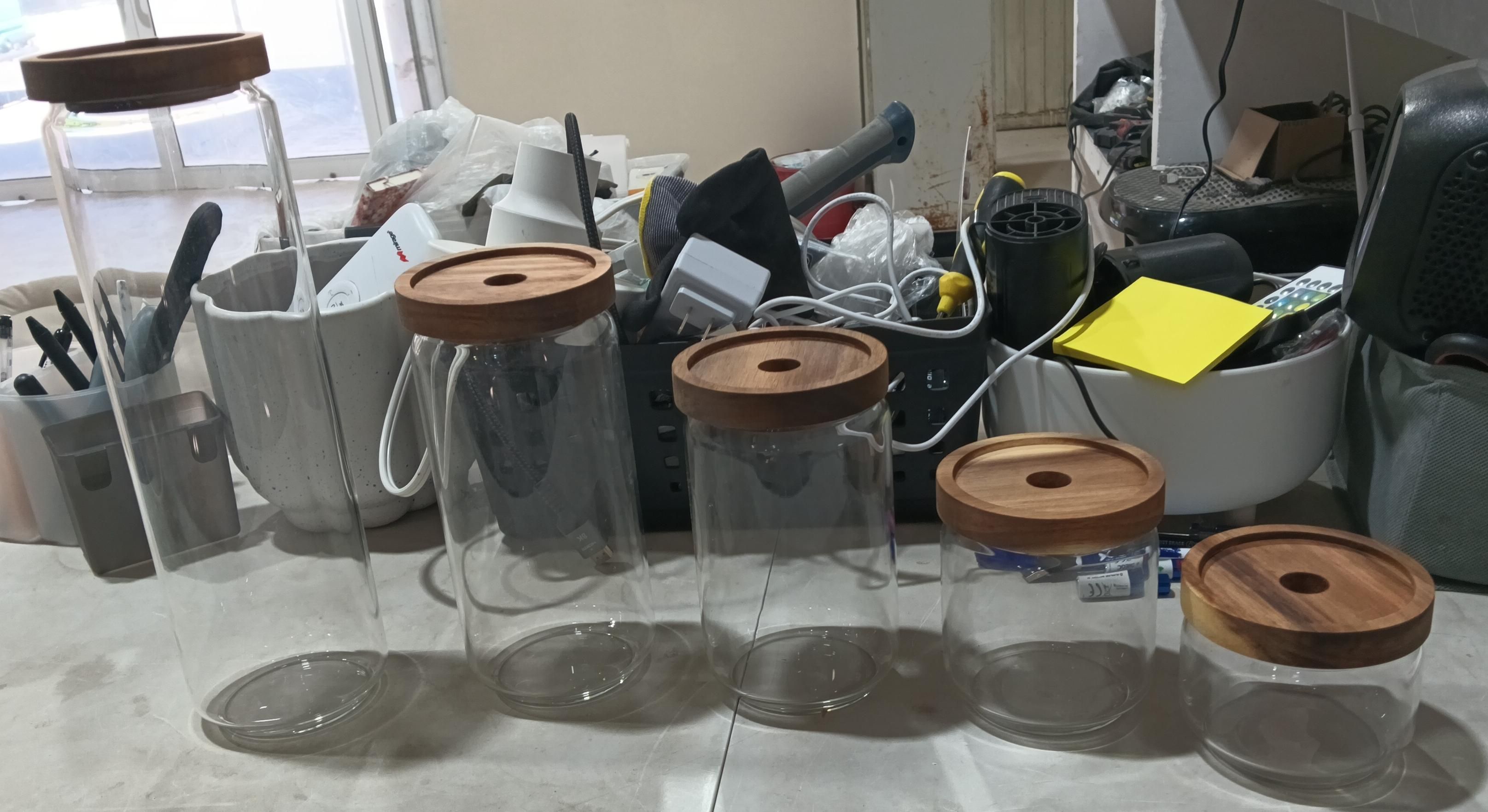 Frascos de vidrio con tapas herméticas de madera