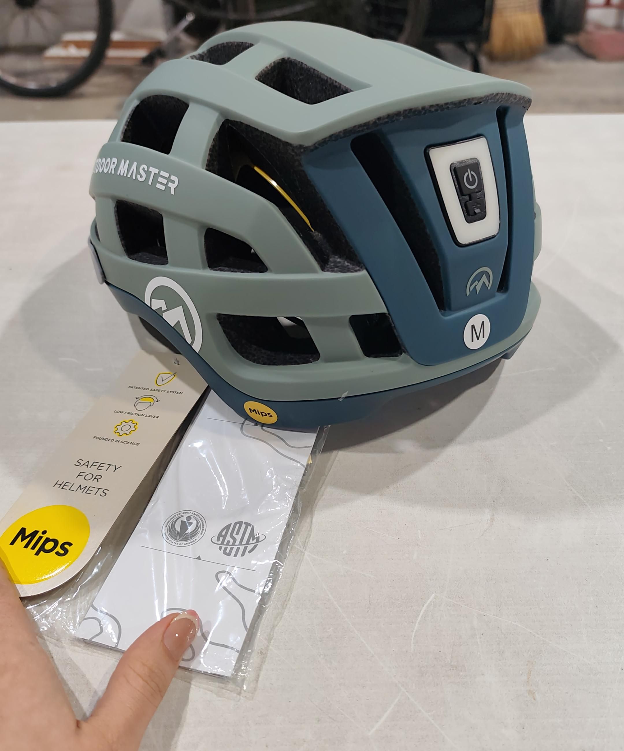 Casco de ciclismo OutdoorMaster 