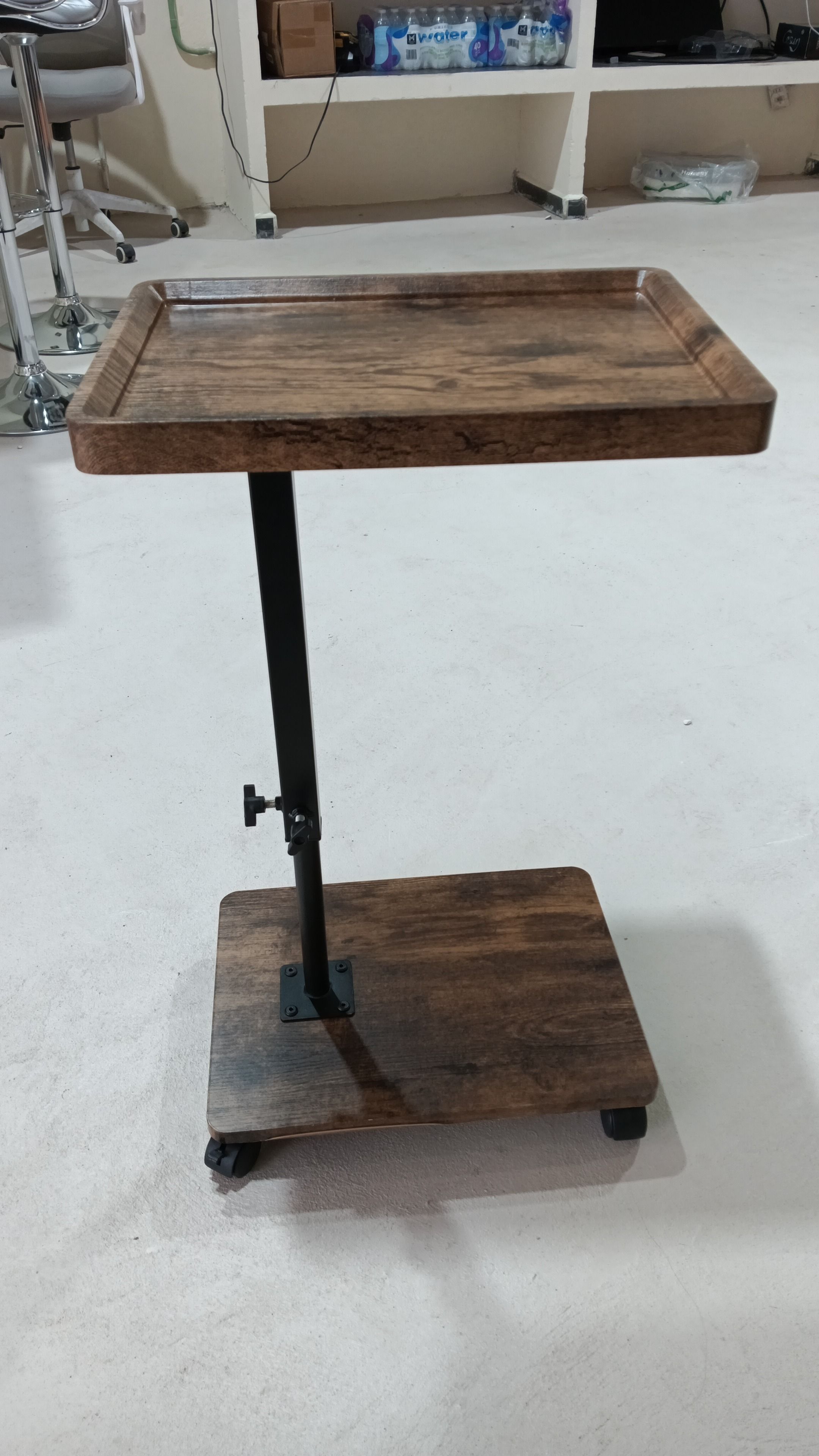 Mesa auxiliar de mesa con altura ajustable